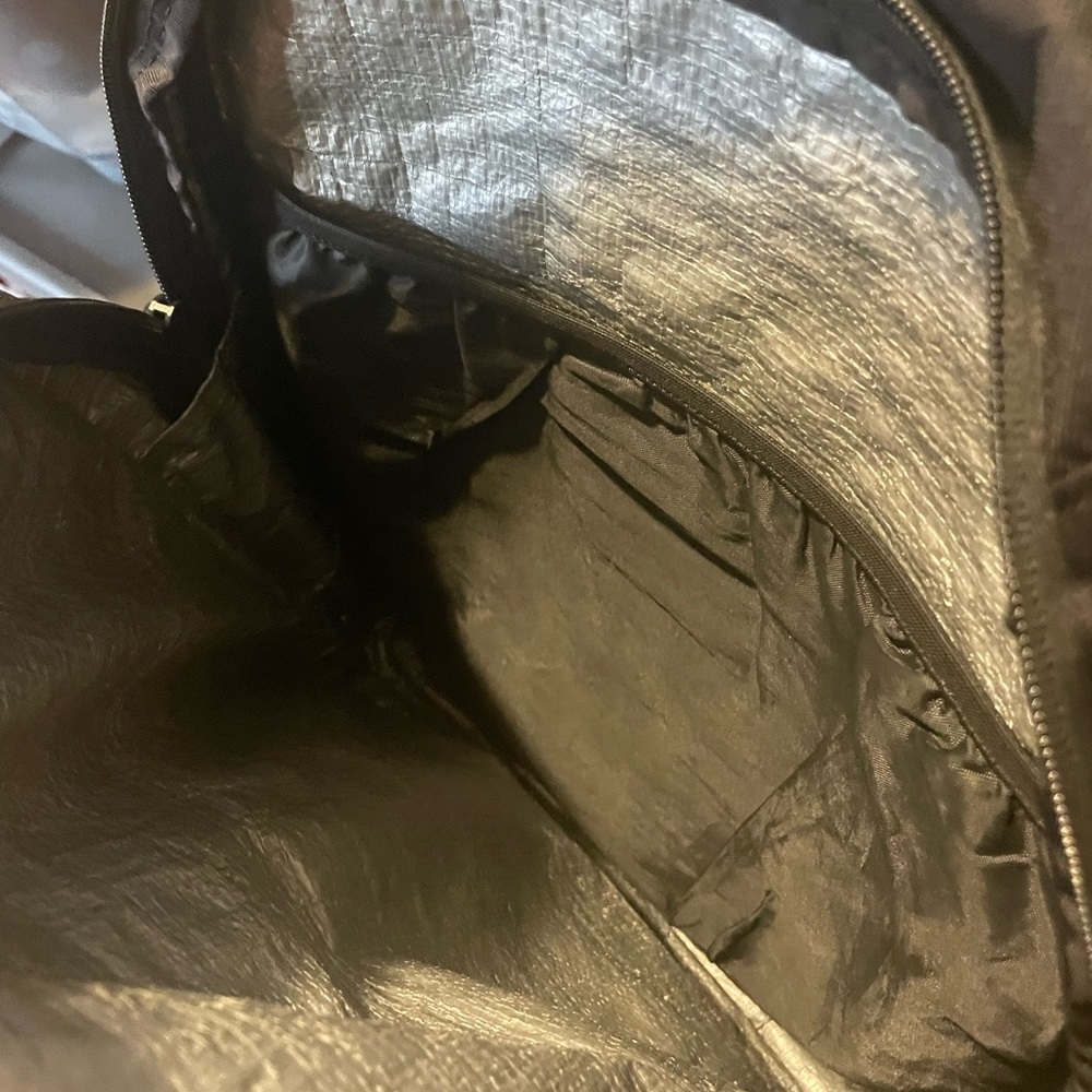 Roxy Vintage Backpack with Thermal/Temp Control Sections- Slight Flaws in Pics - Picture 3 of 3